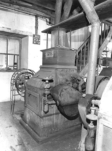 Moulin à blé ; puis minoterie Mestreau, puis coopérative agricole de Jonzac