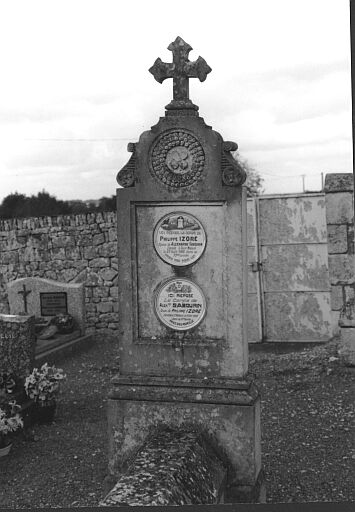 Tombe de Philippe Izore et d'Alexandrine Sabourin.