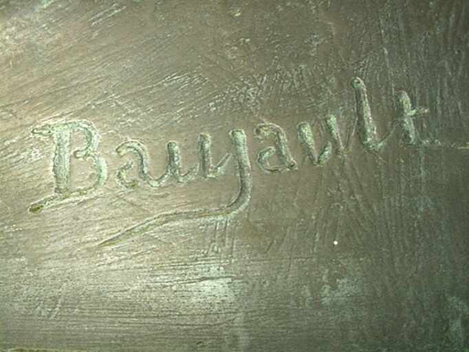 Buste, détail de la signature de Baujault, sculpteur.