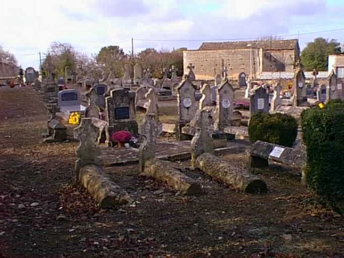 Vue d'une partie des tombes, prise de l'est.