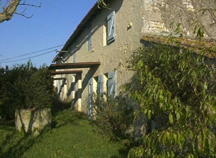 Logis daté 1838 et logis en prolongement vers le nord-ouest, élévation sur le jardin.