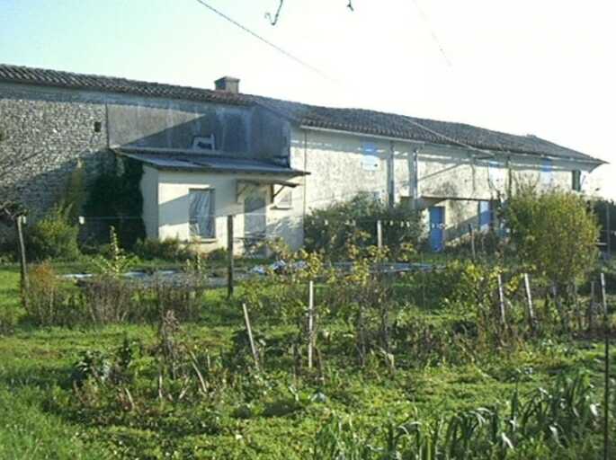Logis daté 1838 et logis en prolongement vers le nord-ouest, élévation sur le jardin, vue prise de l'ouest.