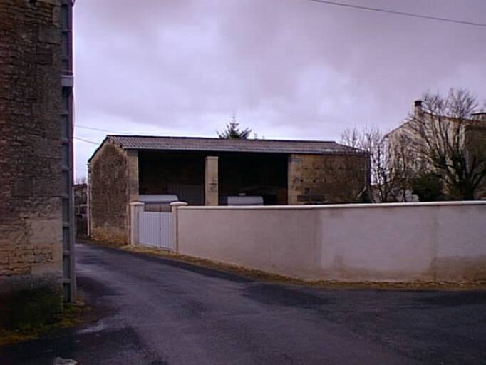 Hangar au lieu-dit Tauché.