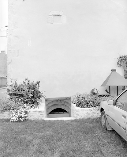 Elévation latérale, entrée de cave.