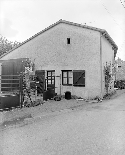 Elévation antérieure, façade en pignon.