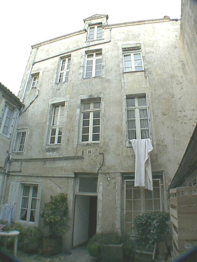 Corps de bâtiment antérieur, élévation sur cour.