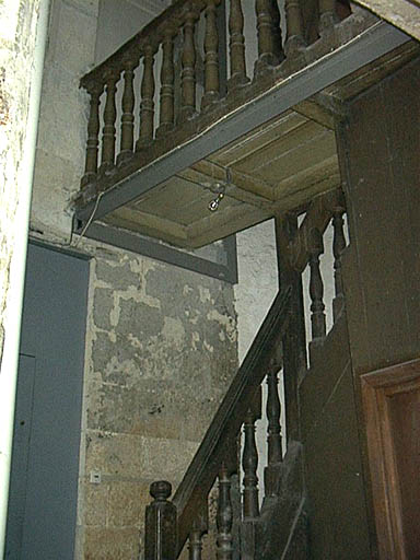 Départ de l'escalier dans la cour.