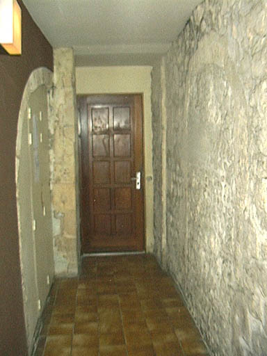 Aile de l'escalier, rez-de-chaussée, vue vers l'entrée.