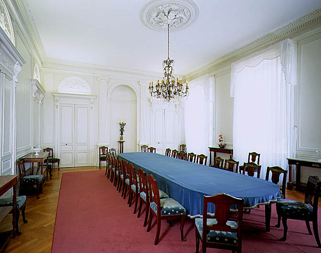 Salle à manger, vue vers le sud.