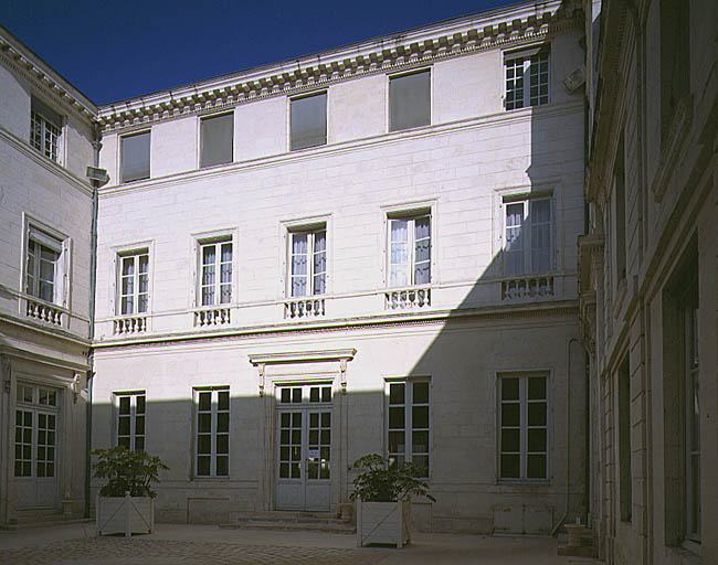 Corps de bâtiment principal, élévation est sur cour.