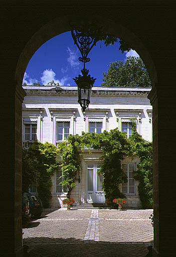 Corps de bâtiment principal, élévation est sur cour.