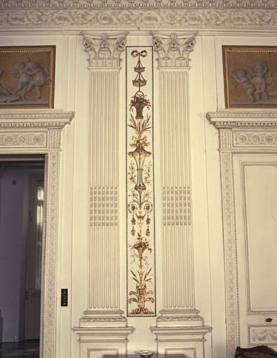 Grand salon, détail du décor des lambris.