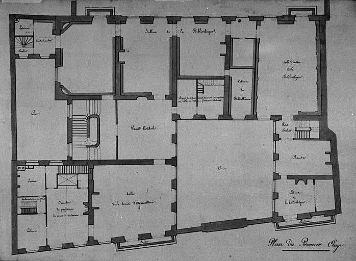 Ensemble de trois plans reliés. Plan du premier étage. Etat des lieux du 30 mars 1831, par A. Brossard.