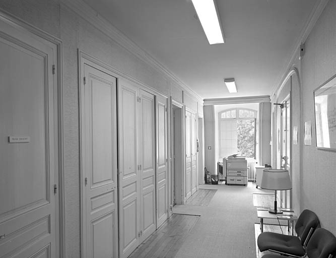 Etage de comble, couloir transversal vu vers l'ouest.