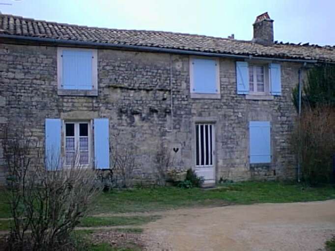 Logis de la métairie du prieuré, élévation sud-ouest.