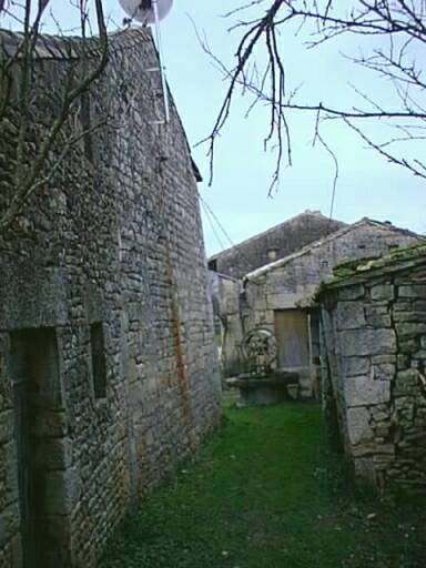 Logis de la métairie du prieuré, élévation latérale gauche, vue depuis le nord.