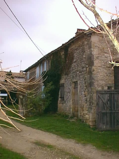 Logis de la métairie du prieuré, vue depuis le sud-est.