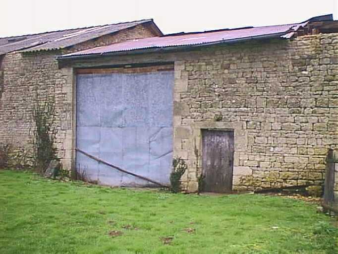 Elévation extérieure sud, vue du portail de l'écurie.