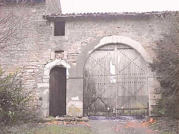 Elévation extérieure ouest, vue de la porte cochère et porte piétonne.