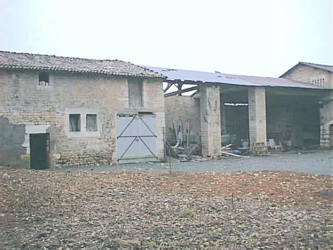 Elévation sud des dépendances sur cour, vue prise du nord est.