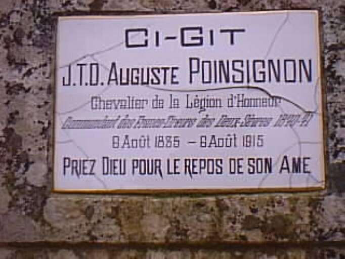 Dixième rangée de droite, série de tombeaux de la famille Poinsignon-Taillefer (du logis de Fontiville), détail de la plaque de J.T.O Auguste Poinsignon.