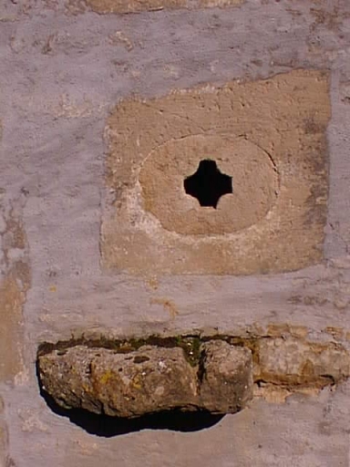 Logis, vestige d'une baie d'évier, au lieu-dit Tauché.
