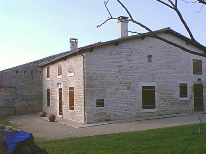 Logis, élévations antérieure et latérale, au lieu-dit Tauché, parcelle 1985 A4 662.