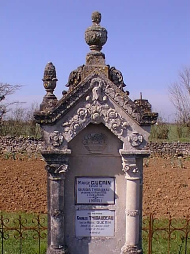 Détail d'une stèle.