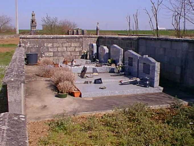 Cimetière privé moderne de la famille Thibaudeau.