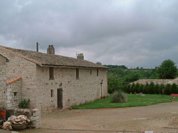 Logis, la façade antérieure, vue prise du nord.