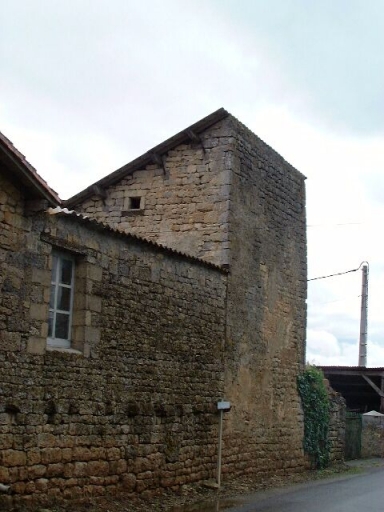 La Poupaudière, pigeonnier carré avec baie et appuit d'accès, élévations nord-est et nord-ouest, parcelle 1817 C 555 (près de) ; 1949 C2 350.