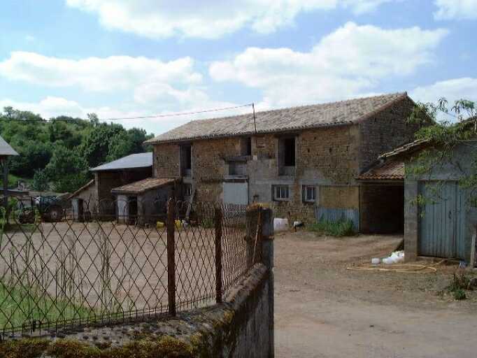 Grange-étable et remise, vue prise de l'est.