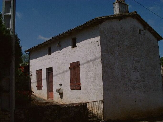 Logis, élévations antérieure et latérale droite, vue prise du nord-est.