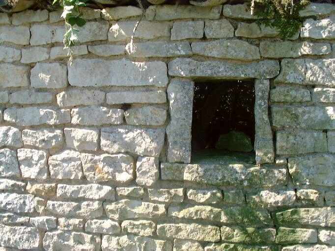 Elévation nord, détail de la mise en oeuvre et de la baie.