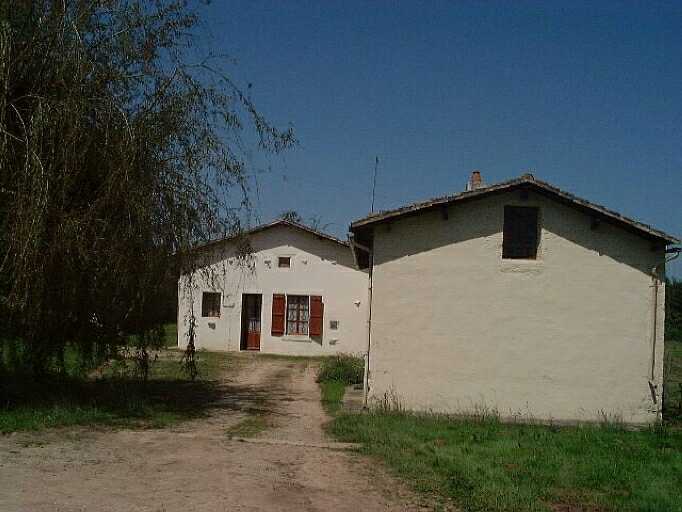 Logement, vue prise de l'est.