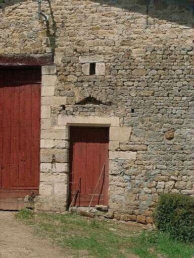 Grange, détail des portes de la façade en pignon.