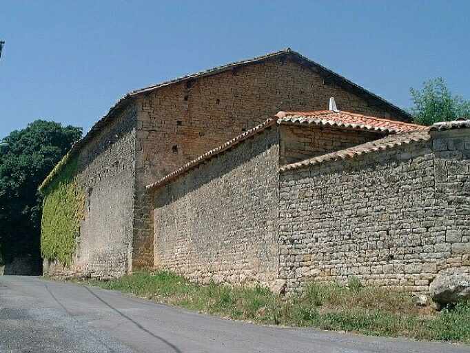 Dépendances de l'ancien logis, grange et toits, élévations postérieures, vue prise du sud-ouest.