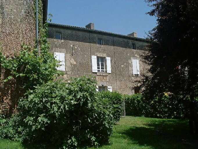 Nouveaux logis, partie droite, élévation antérieure, vue prise de l'ouest.