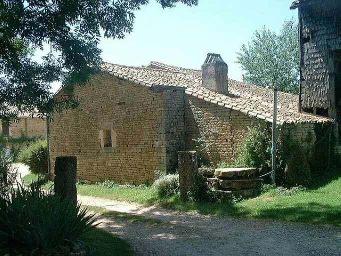 Dépendances des nouveaux logis, four et buanderie, élévations postérieure et latérale droite, vue prise du sud-est.