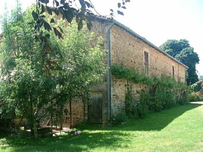 Dépendances de l'ancien logis, grange, élévation sur cour, vue prise du sud-est.