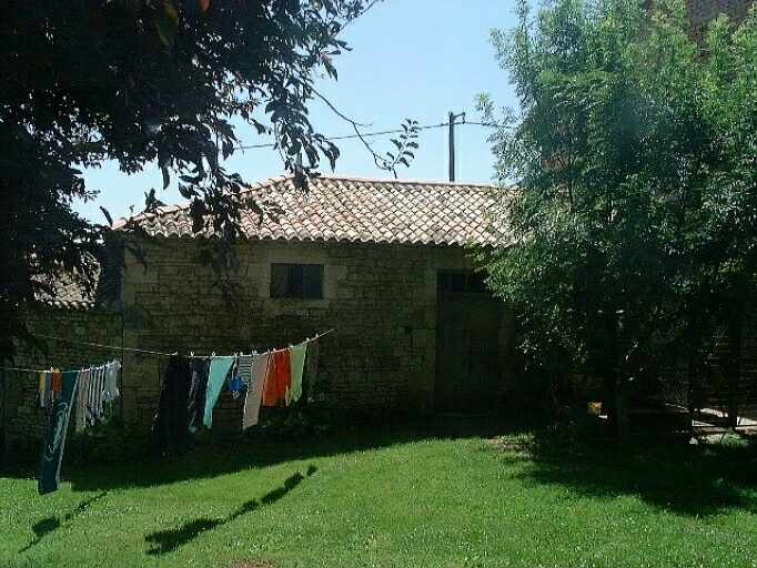 Dépendances de l'ancien logis, toits, élévation antérieure, vue prise du sud-est.