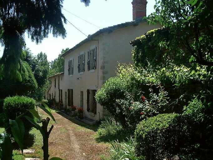 Logis, élévations antérieure et latérale droite, vue prise du nord.
