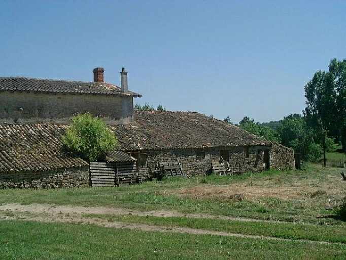 Dépendances, toits, élévations antérieures, vue prise du nord-ouest.