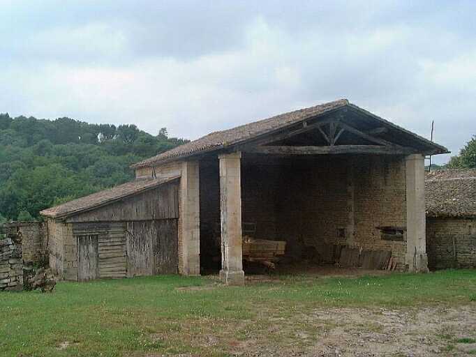 Hangar et remise, vue prise du nord-est.
