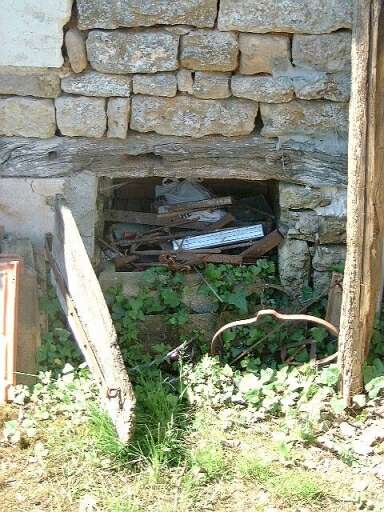 Porcherie, élévation antérieure, détail des mangeoires.