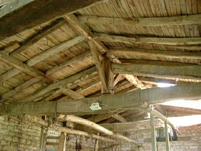 Ecurie isolée, située au sud-ouest de la ferme, intérieur, détail de la charpente.