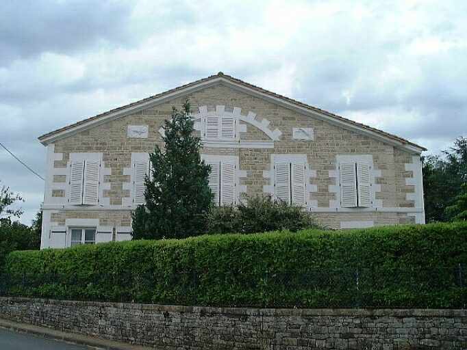 Presbytère de catholiques ; maison