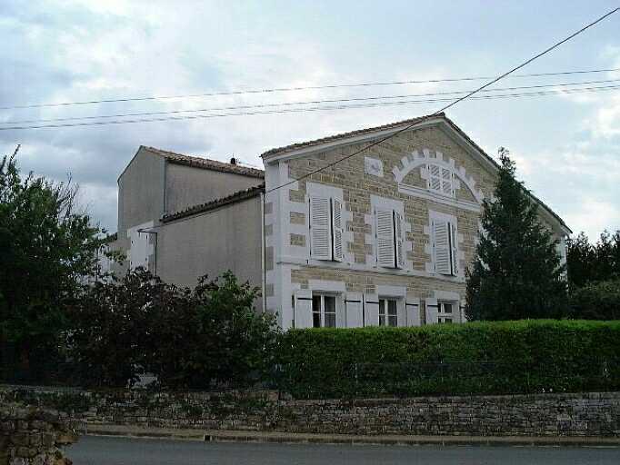 Logis, élévations antérieure et latérale gauche, vue prise du sud-ouest.