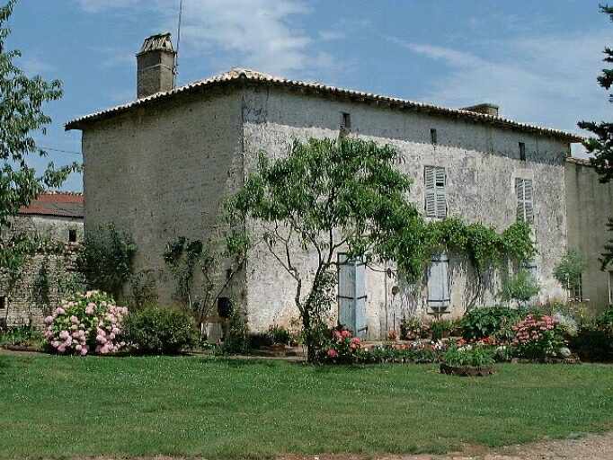 Logis daté 1794, élévation sud, vue prise du sud-ouest.
