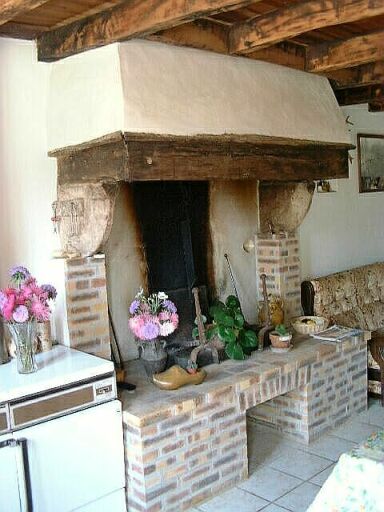 Logis, intérieur, cheminée.